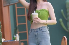 亚洲一级毛片免费网站V！床边的女人