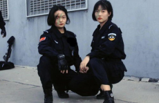 警察小姐姐对视,瞬间定格的温暖瞬间